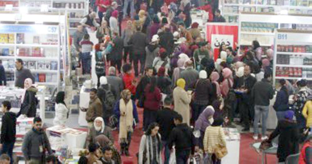 



معرض القاهرة الدولي للكتاب يجذب آلاف الزوار يوميا.