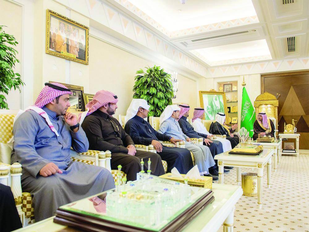 



الأمير الدكتور فيصل بن مشعل خلال استقبال خالد القريشي.