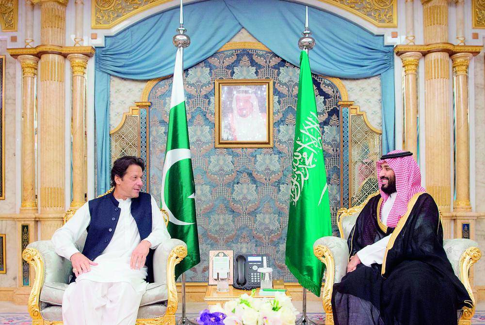 



الأمير محمد بن سلمان ملتقيا عمران خان خلال زيارته الأخيرة للمملكة.