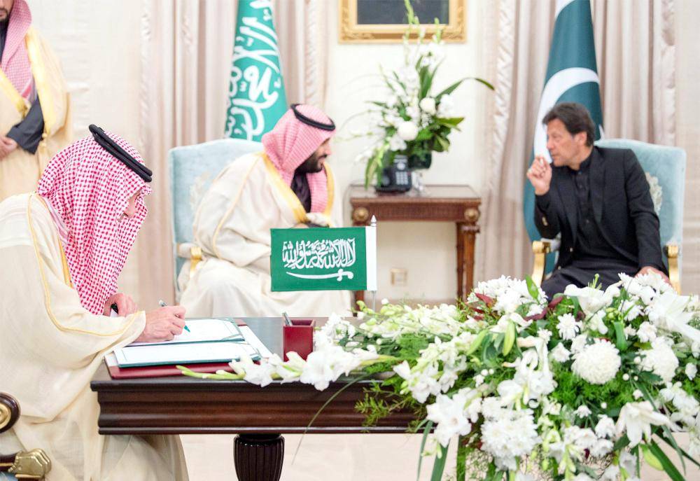 



شهد الأمير محمد بن سلمان وخان التوقيع على 7 اتفاقيات ومذكرات تفاهم.