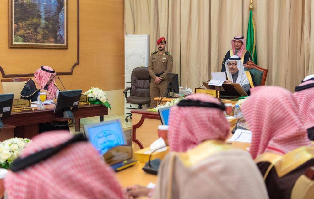 



الأمير الدكتور حسام بن سعود أثناء ترؤسه جلسات مجلس المنطقة.