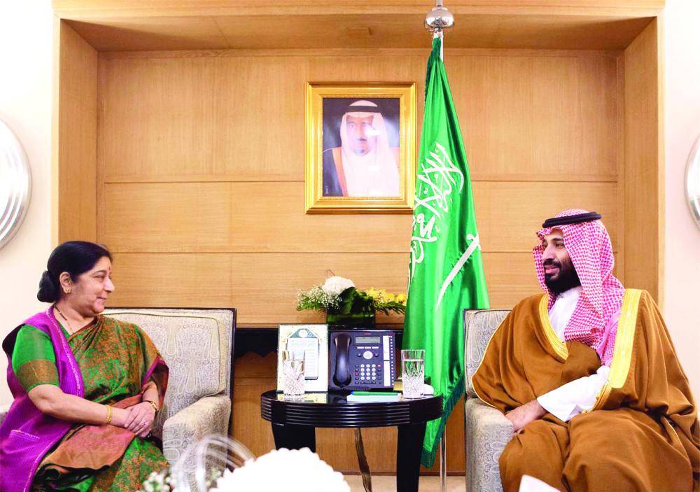 



 الأمير محمد بن سلمان مستقبلا وزيرة خارجية الهند سوشما سوراج أمس في نيودلهي.