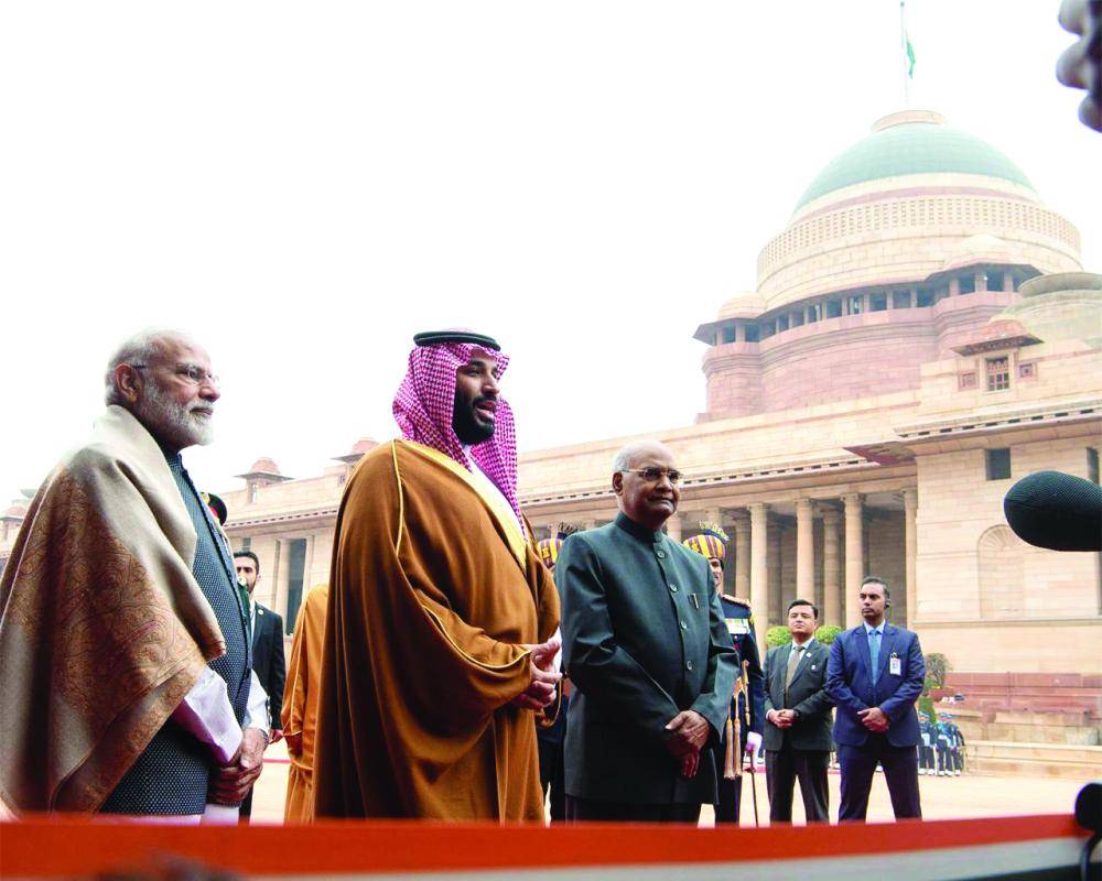 



محمد بن سلمان متوسطا الرئيس كوفيند ورئيس الوزراء الهندي.