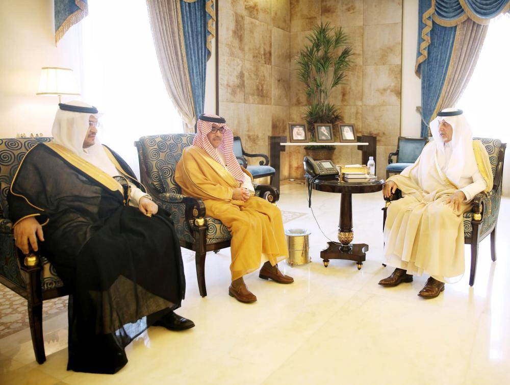 



الأمير خالد الفيصل مستقبلا رئيس المنظمة العربية للسياحة. (عكاظ)