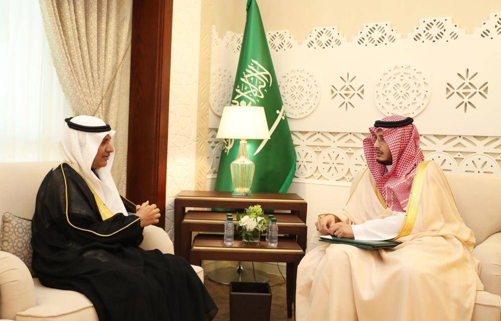 الأمير أحمد بن فهد مع الدكتور طامس الحمادي