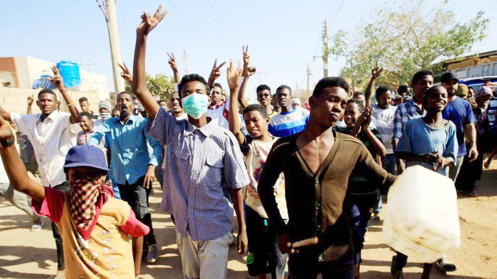 



 سودانيون يتظاهرون احتجاجا على الأوضاع الاقتصادية والمعيشية في الخرطوم. (أرشيفية)