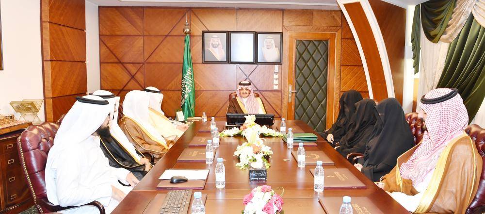 



الأمير سعود بن نايف خلال تدشين برنامج المعرفة. (عكاظ)