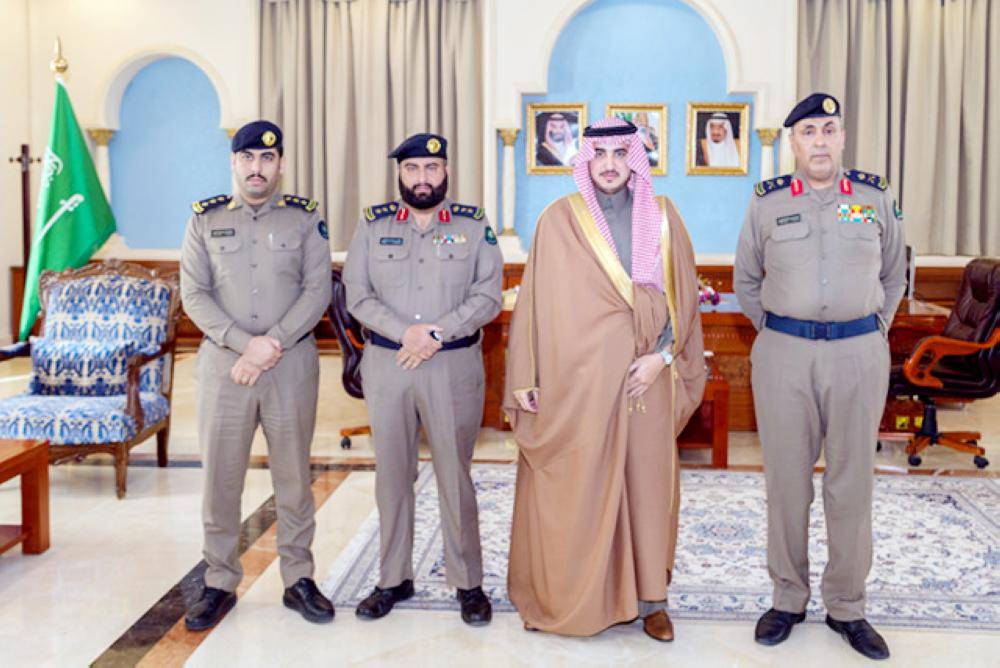 



الأمير فيصل بن نواف خلال استقباله وكيل وزارة الداخلية للأحوال المدنية.