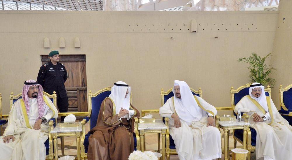 حديث أخوي بين رئيس مجلس الشورى ورئيس مجلس الأمة الكويتي.
