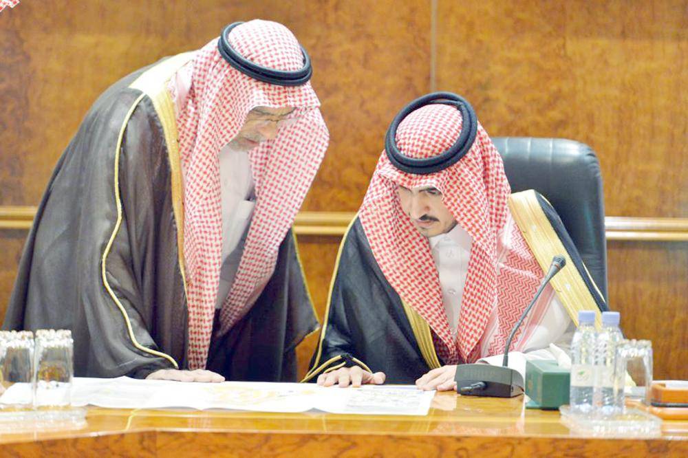 



الأمير بدر بن سلطان يطلع على المخطط التنظيمي الجديد لحي الكدوة بمكة المكرمة.
