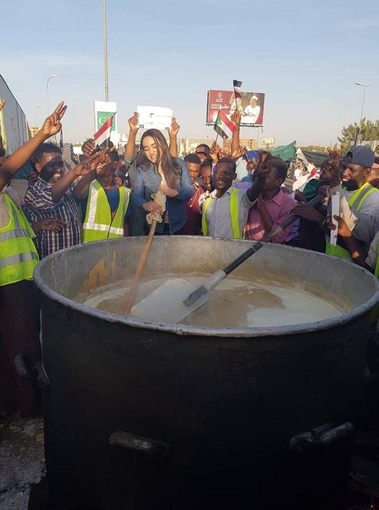 أكبر قدر لإطعام المعتصمين في ميدان القيادة العامة 