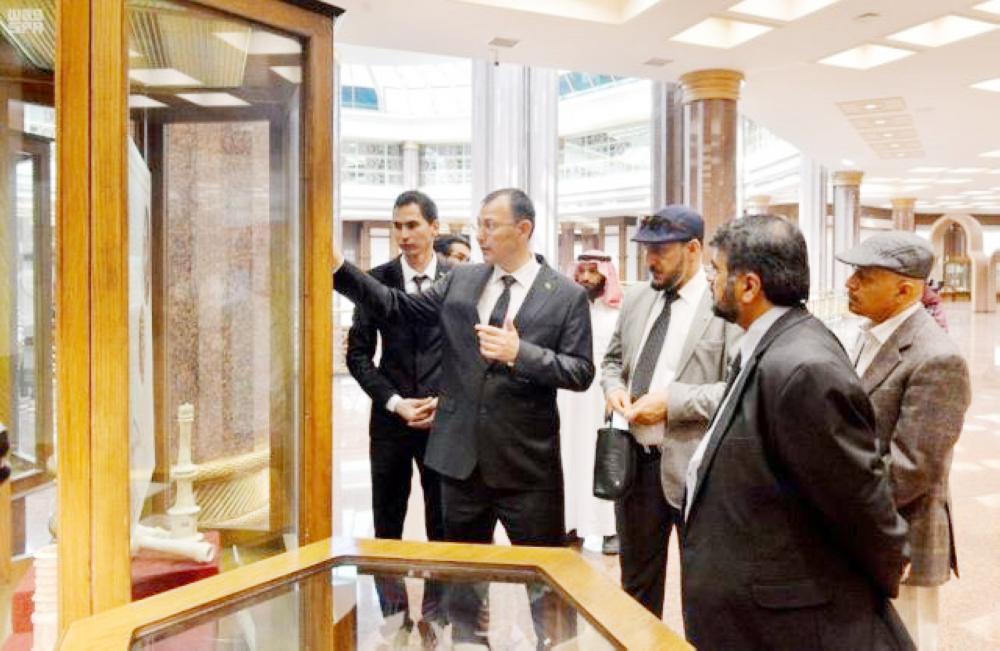 



الوفد السعودي يزور المتحف الوطني بالعاصمة التركمانية عشق أباد.