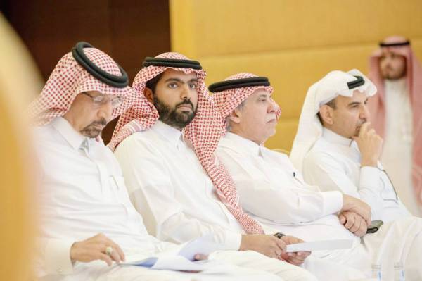 



 الأمير بدر بن عبدالله والقصبي والفالح في اجتماع بمقر الوزارة بالدرعية.