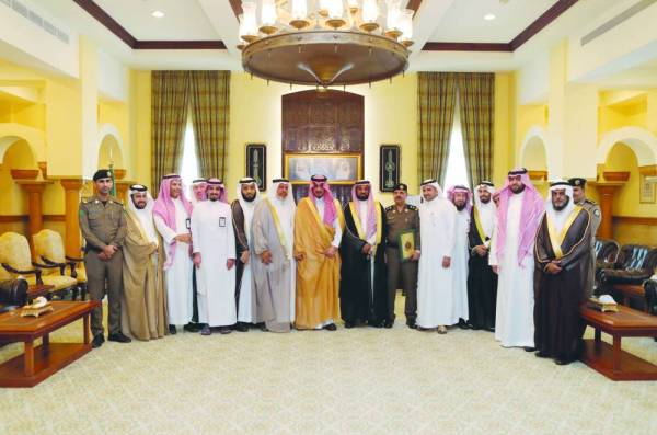 



الأمير بدر بن سلطان مع رئيسي وأعضاء لجنتي تراحم بمكة والطائف.