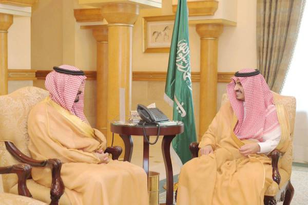 



الأمير بدر بن سلطان خلال استقباله مساعد وزير الداخلية.