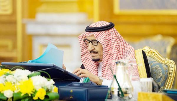 



خادم الحرمين الشريفين مترئسا جلسة مجلس الوزراء أمس الأول في جدة. (واس)