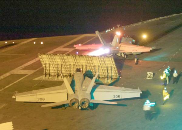 An F/A-18E Super Hornet launches from the flight deck of the Nimitz-class aircraft carrier USS Abraham Lincoln in the Red Sea, May 10, 2019. Picture taken on May 10, 2019.  Courtesy Dan Snow/U.S. Navy/Handout via REUTERS   ATTENTION EDITORS - THIS IMAGE HAS BEEN SUPPLIED BY A THIRD PARTY.