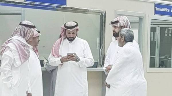



معتمر قطري في مطار الملك عبدالعزيز بجدة ينهي أجراءات دخوله.