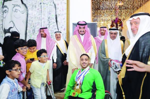 



الأمير بدر بن سلطان خلال زيارته مركز الملك عبدالله لرعاية الأطفال المعوقين.