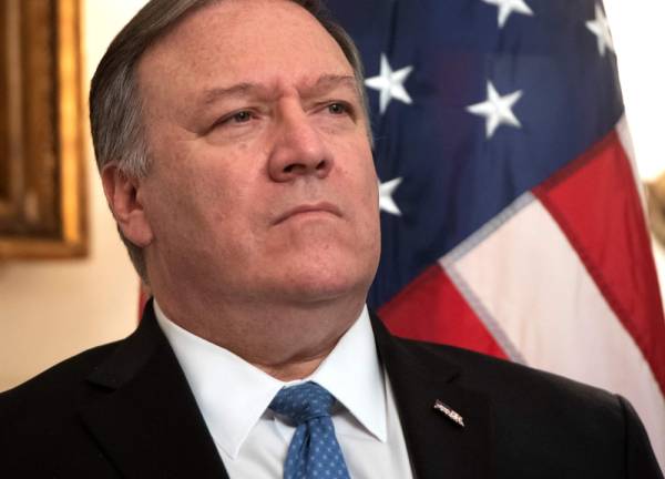 (FILES) In this file photo taken on March 25, 2019, US Secretary of State Mike Pompeo attends a signing ceremony in Washington, DC. Pompeo said on May 21, 2019, it was «quite possible» Iran was responsible for sabotage of Gulf oil interests as he prepared to brief lawmakers on rising tensions. Pompeo cautioned that the US has not made «a definitive conclusion» that can be presented publicly over mysterious sabotage incidents of oil tankers off the United Arab Emirates or drone strikes on a crude pipeline in Saudi Arabia. / AFP / SAUL LOEB
