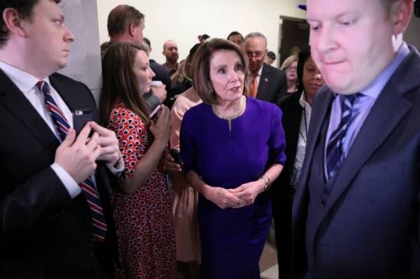 Speaker of the House Nancy Pelosi (D-CA) and Senate Democratic Leader Chuck Schumer (D-NY) walk down a hallway in the U.S. Capitol after speaking to reporters about a failed meeting with U.S. President Donald Trump to discuss infrastructure at the White House in Washington, U.S., May 22, 2019. REUTERS/Jonathan Ernst