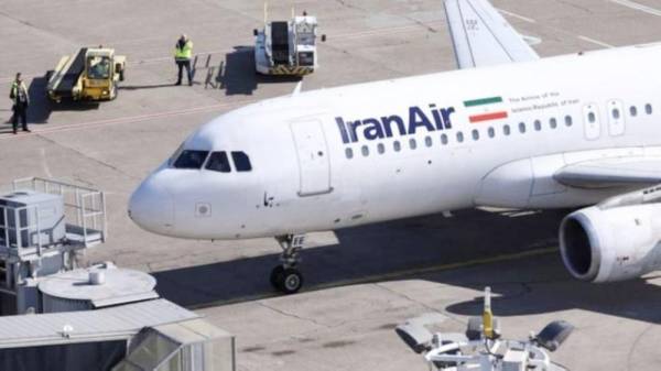 



طائرة إيرانية تعاني من عدم التزود بالوقود تطبيقا للعقوبات الأمريكية. (أرشيفية)