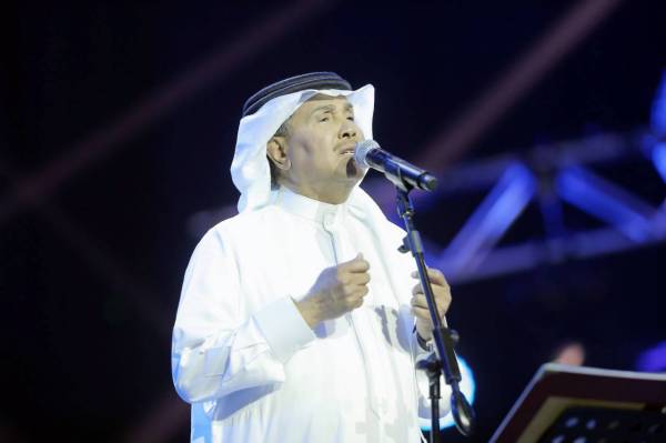 روائعه أشعلت أجواء العيد فنان العرب ليت طول السنة حفلات أخبار السعودية صحيفة عكاظ