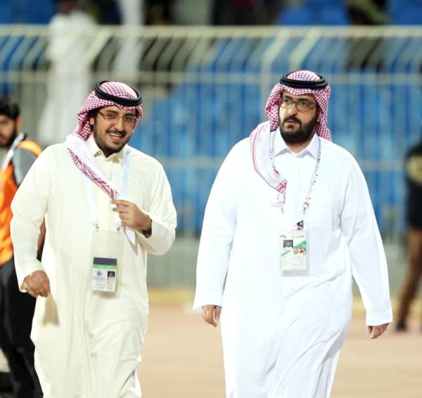 



المرشح لرئاسة نادي النصر عبدالعزيز الجليل مع الرئيس السابق سعود آل سويلم في مناسبة سابقة.