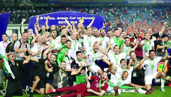 Soccer Football - Africa Cup of Nations 2019 - Final - Senegal v Algeria - Cairo International Stadium, Cairo, Egypt - July 19, 2019    Algeria's Riyad Mahrez lifts the trophy as they celebrate winning the Africa Cup of Nations   REUTERS/Suhaib Salem