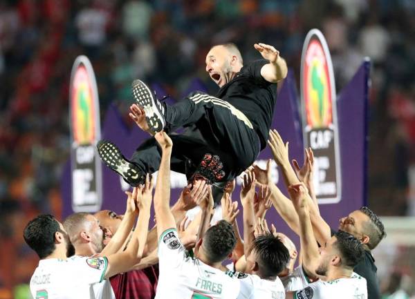 Soccer Football - Africa Cup of Nations 2019 - Final - Senegal v Algeria - Cairo International Stadium, Cairo, Egypt - July 19, 2019    Algeria coach Djamel Belmadi is thrown in the air by the players as they celebrate winning the Africa Cup of Nations   REUTERS/Suhaib Salem     TPX IMAGES OF THE DAY