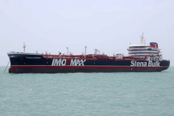 This handout picture released by Tasnim News Agency on July 20, 2019, shows British-flagged tanker Stena Impero anchored in Bandar Abbas in southern Iran. A British-flagged tanker seized by Iran is now at anchor off the port of Bandar Abbas with all its crew aboard after colliding with a fishing boat, authorities said on July 20. The Swedish-owned Stena Impero «collided with a fishing boat», said Allah-Morad Afifipoor, director-general of the Hormozgan province port and maritime organisation. - RESTRICTED TO EDITORIAL USE - MANDATORY CREDIT «AFP / TASNIM NEWS» - NO MARKETING NO ADVERTISING CAMPAIGNS - DISTRIBUTED AS A SERVICE TO CLIENTS
 / AFP / TASNIM NEWS / - / RESTRICTED TO EDITORIAL USE - MANDATORY CREDIT «AFP / TASNIM NEWS» - NO MARKETING NO ADVERTISING CAMPAIGNS - DISTRIBUTED AS A SERVICE TO CLIENTS
