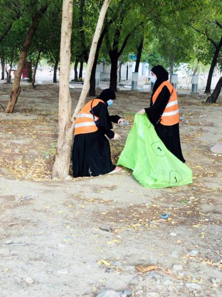 



متطوعتان تنظفان المشاعر المقدسة بعد انتهاء موسم الحج. (تصوير: منال الشريف)