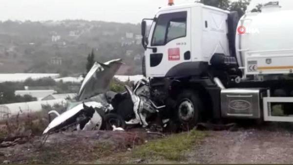 



الشاحنة التي جرفت مركبة السعودي في تركيا. (عكاظ)