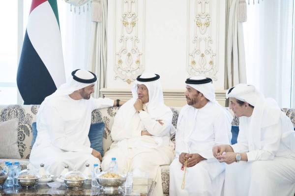 



ولي عهد أبوظبي في حديث مع الأمير عبدالعزيز بن سلمان.