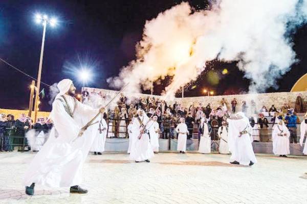 



جانب من الرقصات الشعبية في القرية التراثية بالجنادرية.