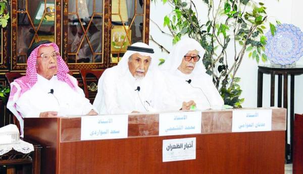 



البواردي (الأول من اليسار) بمجلس حمد الجاسر عام 2016 مع القشعمي والعوامي.