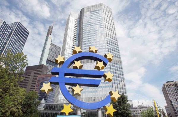 



«المركزي الأوروبي» يتوقع تباطؤ الاقتصاد العالمي في 2019.