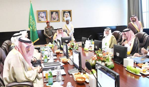 



الأمير محمد بن ناصر مترئساً الاجتماع.