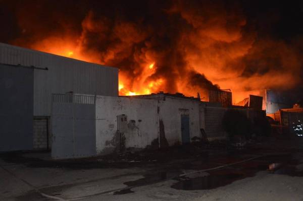 مدني جدة يخمد حريق مستودعات الخمرة أخبار السعودية صحيفة عكاظ