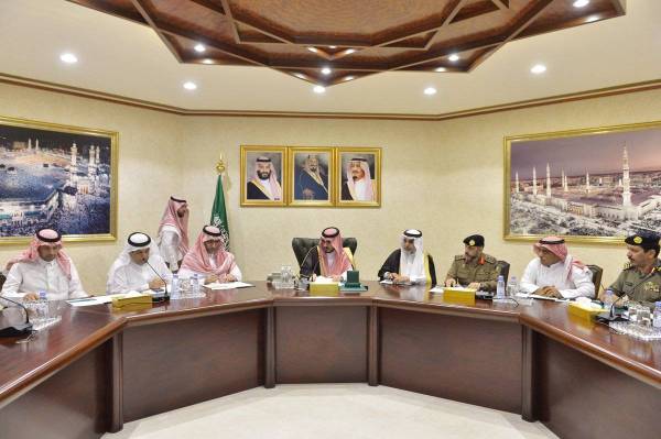 



الأمير بدر بن سلطان مترئسا اجتماع مناقشة أعمال التوسعة الثالثة.