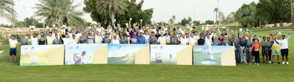 



رئيس اتحاد الجولف ياسر الرميان يتوسط في صورة جماعية مع الفائزين والمتابعين لفعاليات البطولة التي أقيمت بالرياض.