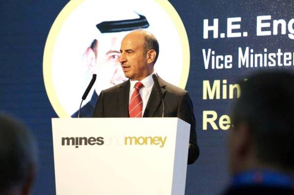 



المديفر خلال حديثه في افتتاح مؤتمر المعادن والمال.