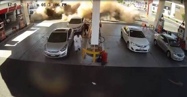 لحظة انفجار خزان محطة الوقود.