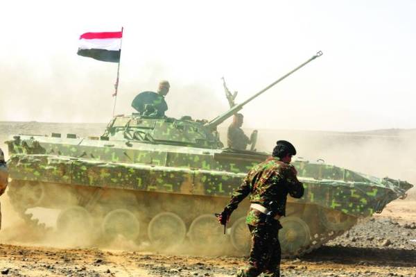 epa06416820 Yemeni soldiers participate in a military maneuver supported by the Saudi-led military coalition in the eastern province of Marib, Yemen, 04 January 2018. Since March 2015, the Saudi-led military coalition has been supporting pro-Yemeni government troops and carrying out airstrikes against the Houthi rebels in Yemen in an attempt to restore power to Yemen's internationally recognized President Abdo Rabbo Mansour Hadi. EPA/SOLIMAN ALNOWAB