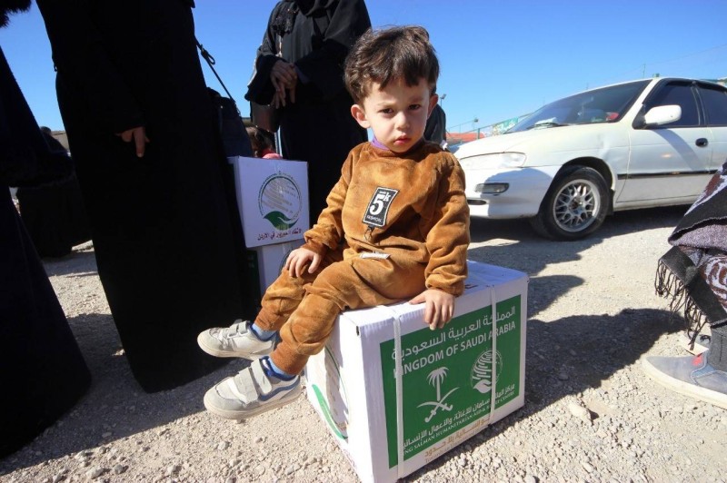 سلمان للإغاثة يوزع سلات غذائية على اللاجئين السوريين