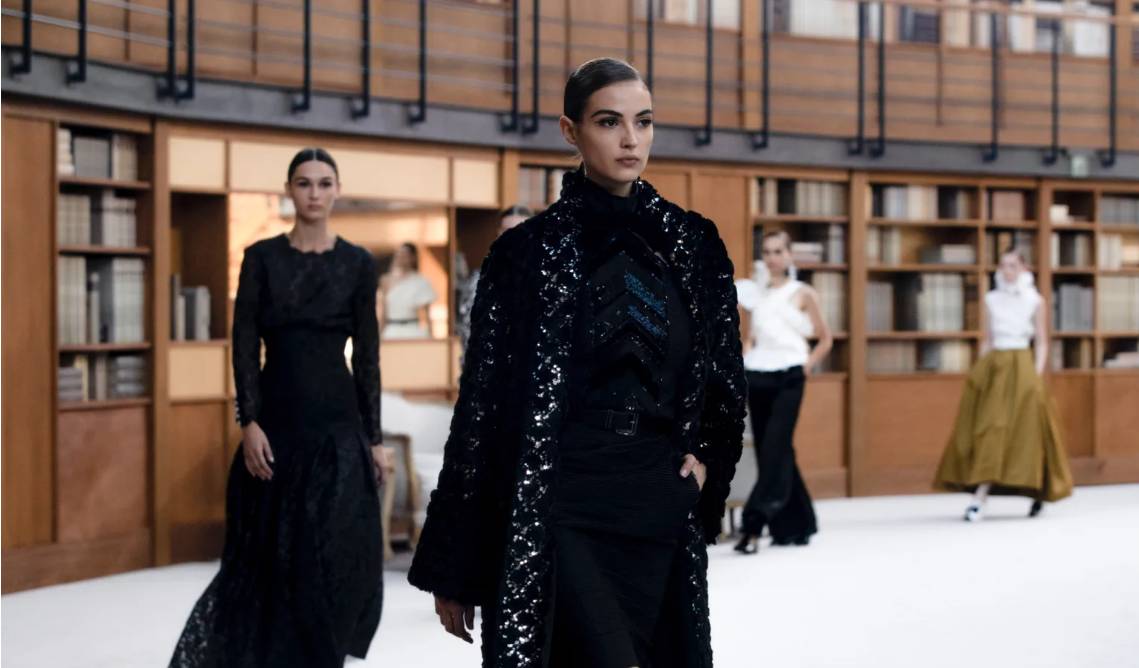 عرض CHANEL لشتاء 2020