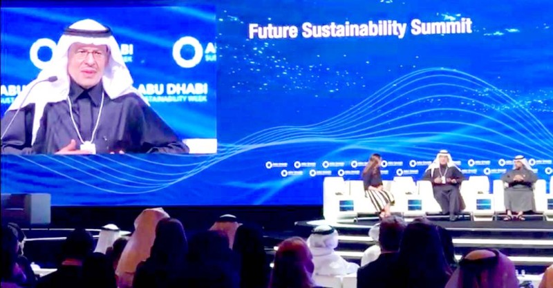 



الأمير عبدالعزيز بن سلمان خلال مشاركته في فعاليات أسبوع أبوظبي للاستدامة.