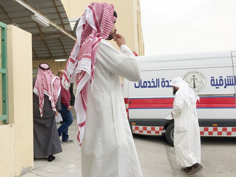 



خلال نقل المصابين للمستشفى.