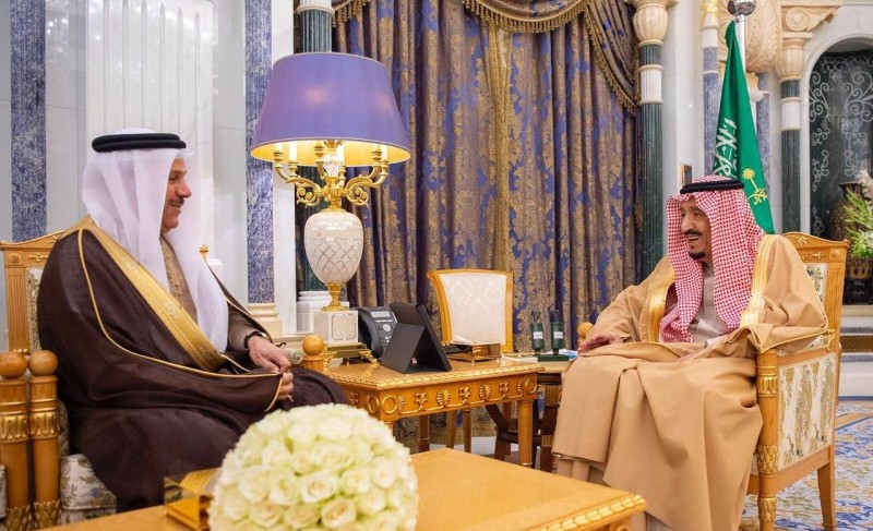 الملك سلمان بن عبد العزيز يستقبل الدكتور عبد اللطيف الزياني