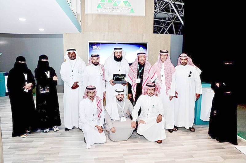 



فريق أمانة حائل خلال ملتقى «فرص» في الرياض.